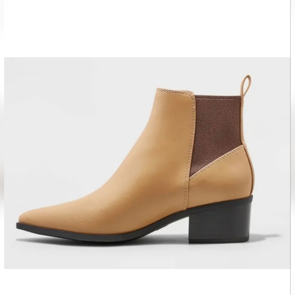 NWT Tan Low Heeled Chelsea Boots 2 inch Block Heel